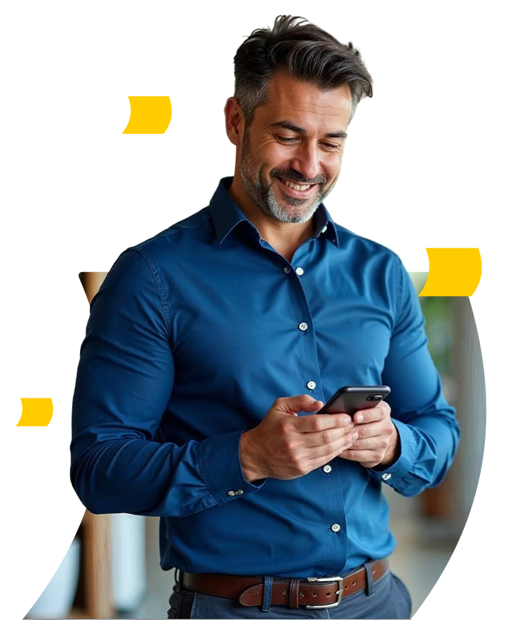 Homem com celular